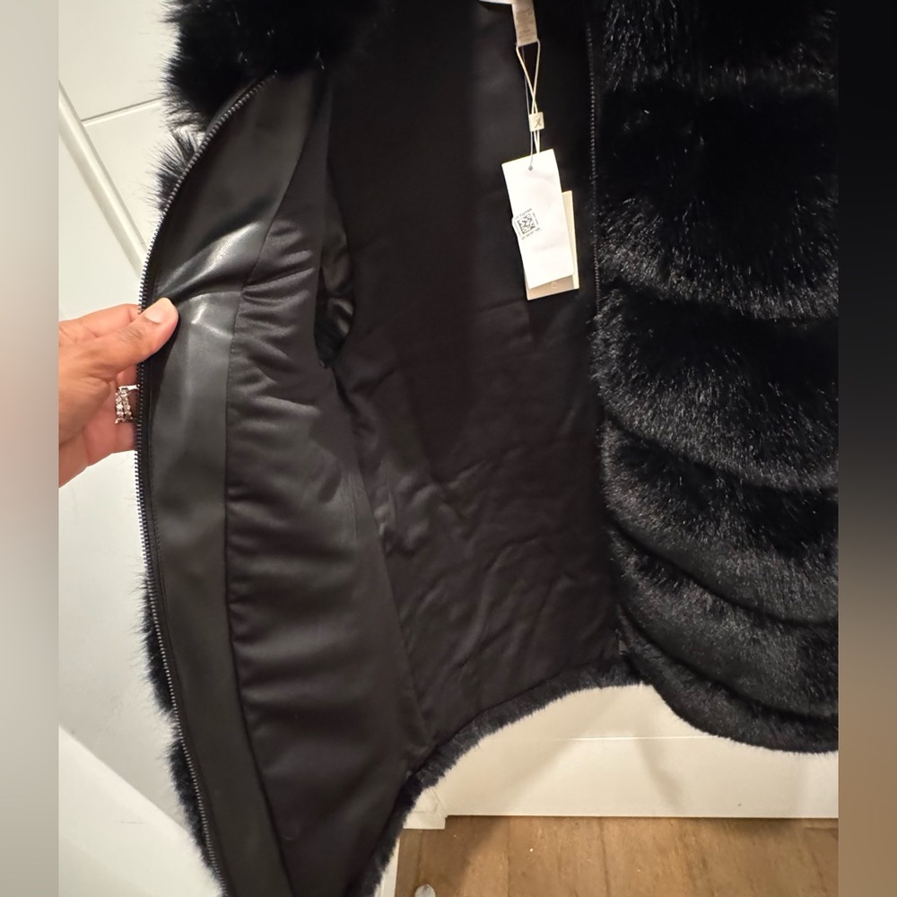 🔥DESIGNER NWT GORGEOUS FAUX MINK LEATHER VEST AMAZING FEEL & QUALITY MED 🔥 - Picture 6 of 13